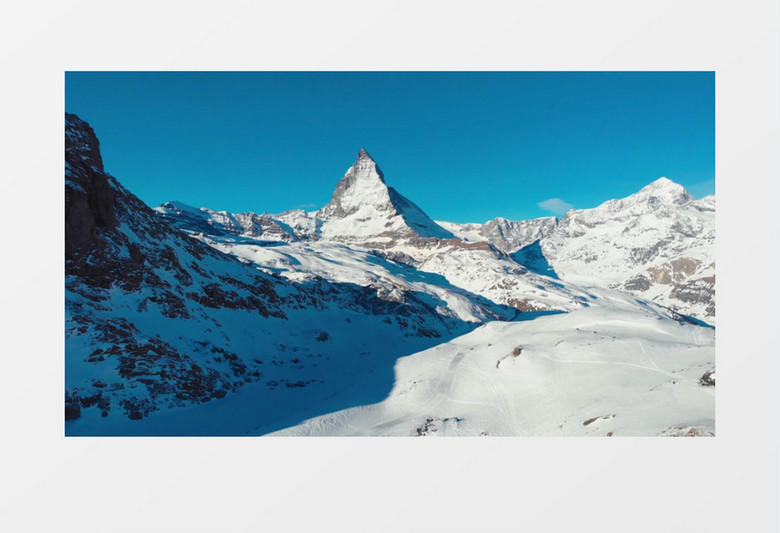 被冰雪覆盖的山川景象实拍视频素材