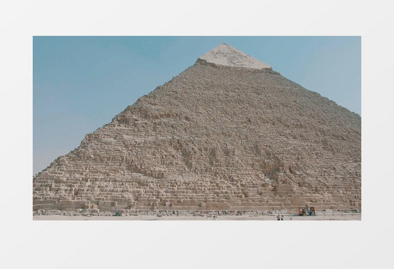 矗立在蓝天下的三角金字塔实拍视频素材
