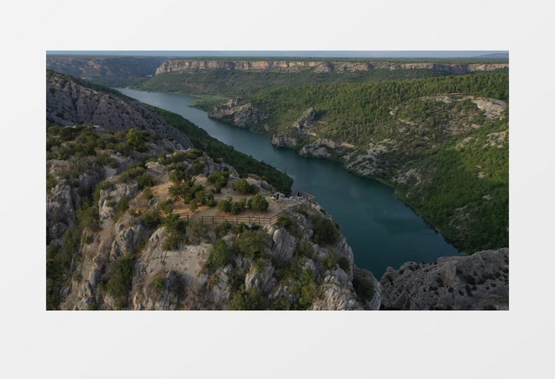 实拍巍峨的大山和两山之间的大河实拍视频素材