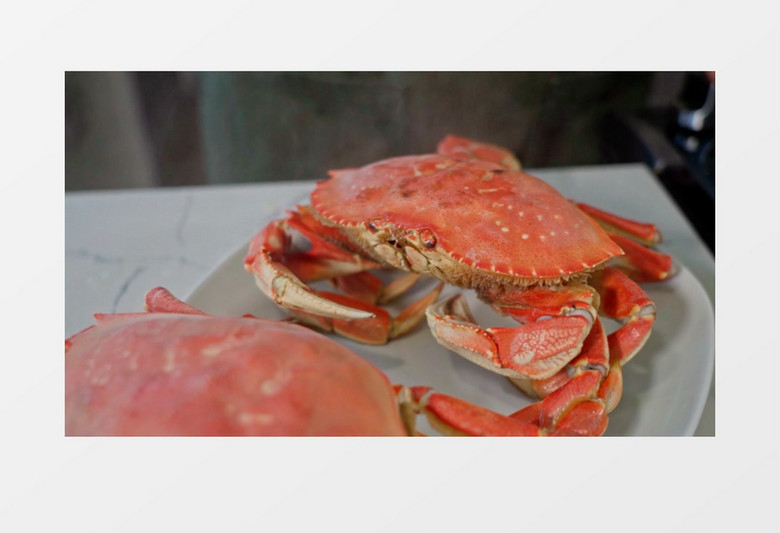 蒸熟在大宅蟹在盘中整齐码放实拍视频素材