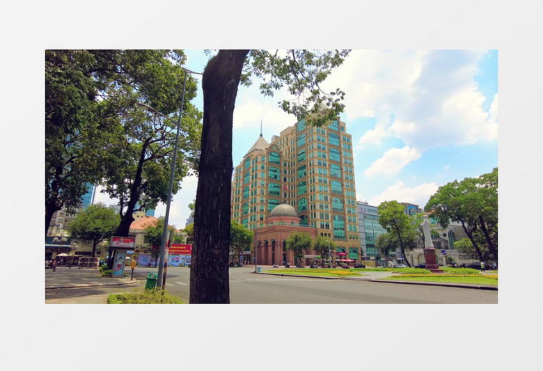街角实拍道路状况和街边的建筑景观实拍视频素材