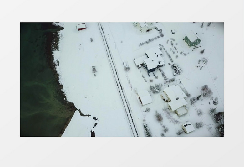 俯瞰河边被雪覆盖的自然风光实拍视频素材