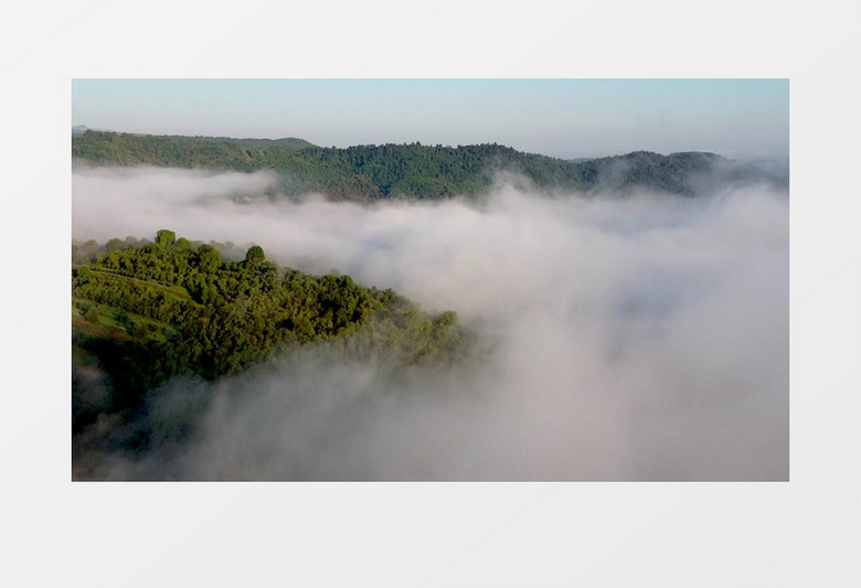 雾气笼罩在半山腰实拍视频素材
