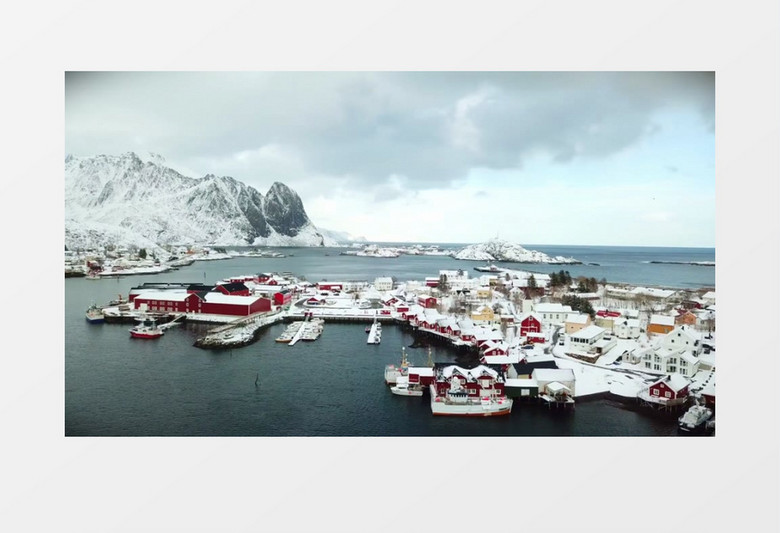 冬天被寒雪覆盖的港口建筑实拍视频素材
