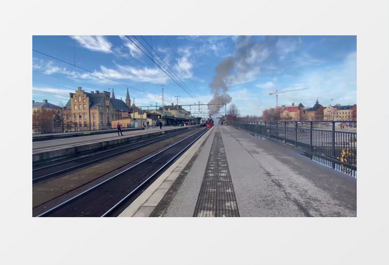 蒸汽火车缓缓行驶而来实拍视频素材