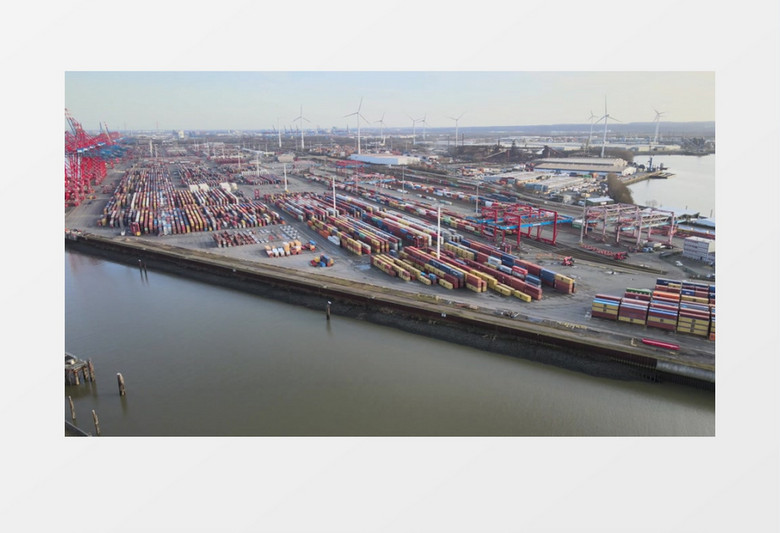 海边的集装箱中转站实拍视频素材