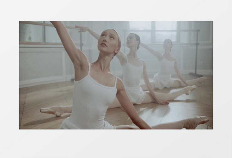 三个女孩在跳芭蕾舞实拍视频素材