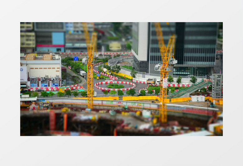 延时拍摄车辆有序的通过工地附近的道路实拍视频素材