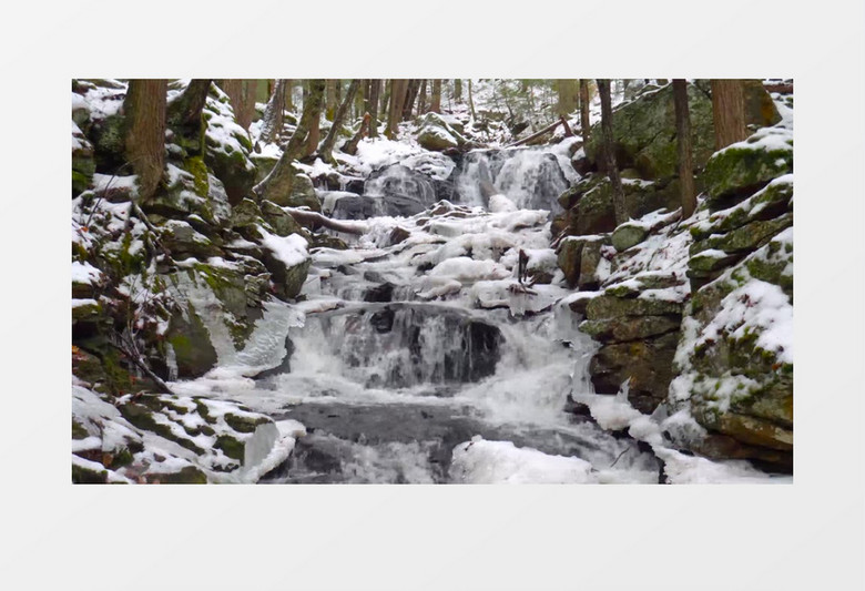 冬季溪水周边的冰雪景色实拍视频素材