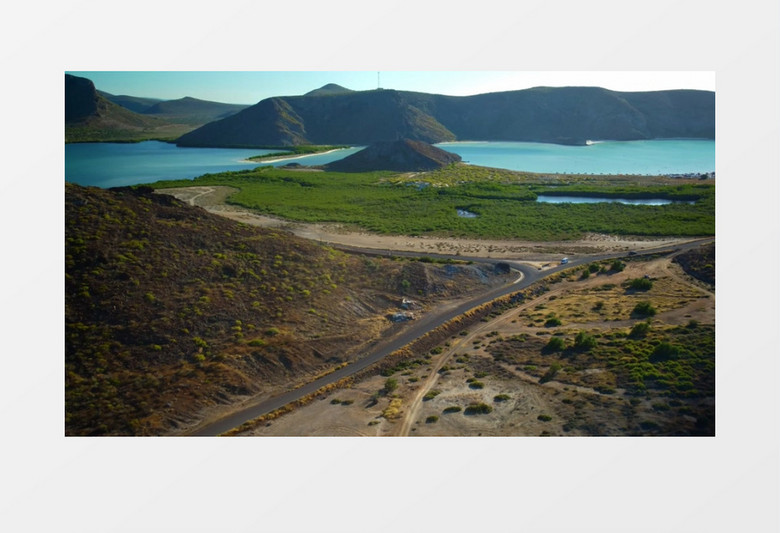 航拍碧绿的湖泊和旁边的景象实拍视频素材