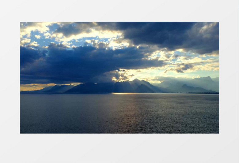 实拍黄昏时的海水和天空景象实拍视频素材