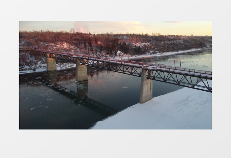 实拍链接两岸的桥梁冬季风光实拍视频素材
