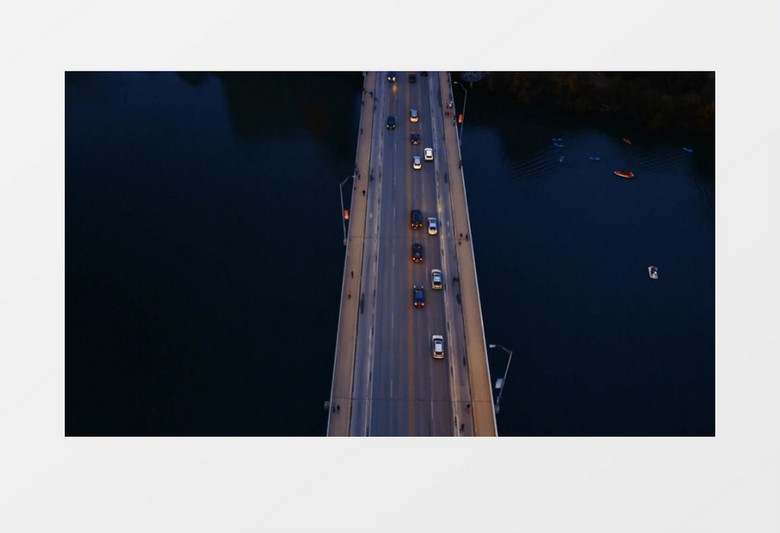 航拍穿越河道和城市建筑的道路交通状况实拍视频素材