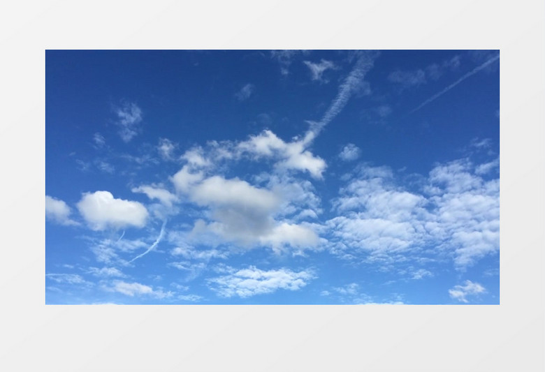 延时拍摄蓝天下缓缓飘动的云朵实拍视频素材