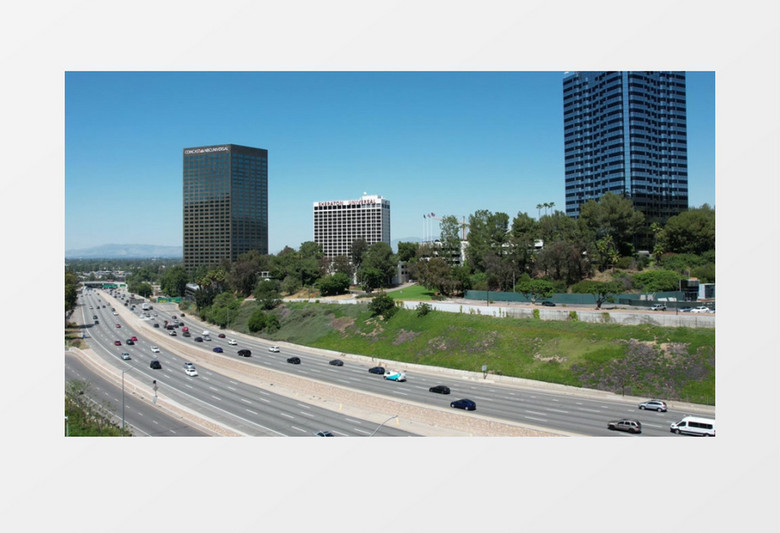 延时拍摄城市道路上的车流信息实拍视频素材