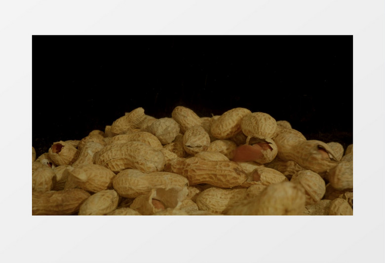 花生不断散落下来实拍视频素材