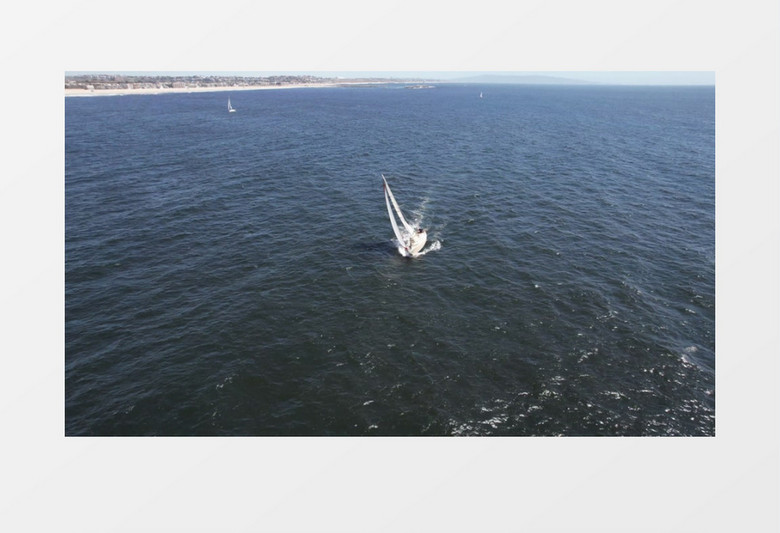 帆船在海水中疾驰实拍视频素材