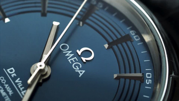 欧米茄表盘上的指针在有序的转动实拍视频素材