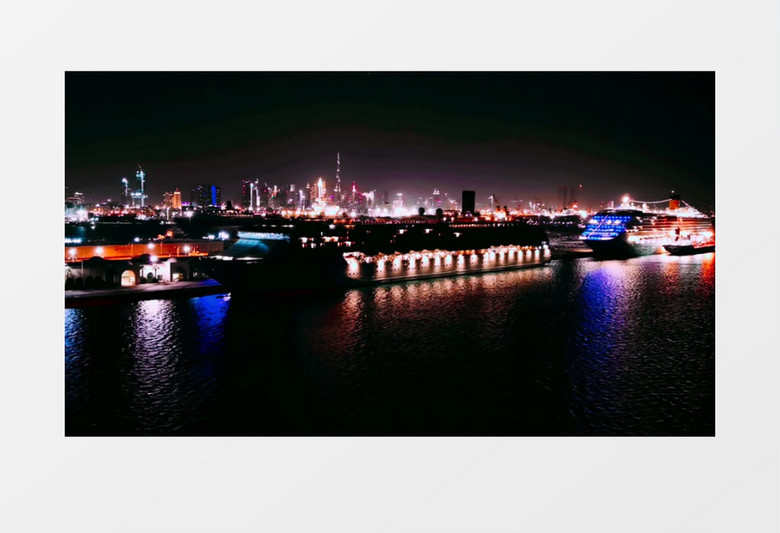 夜晚码头上游船上的灯火美丽景观实拍视频素材