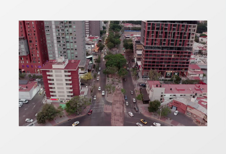 城市转盘道路上的车流实拍视频素材
