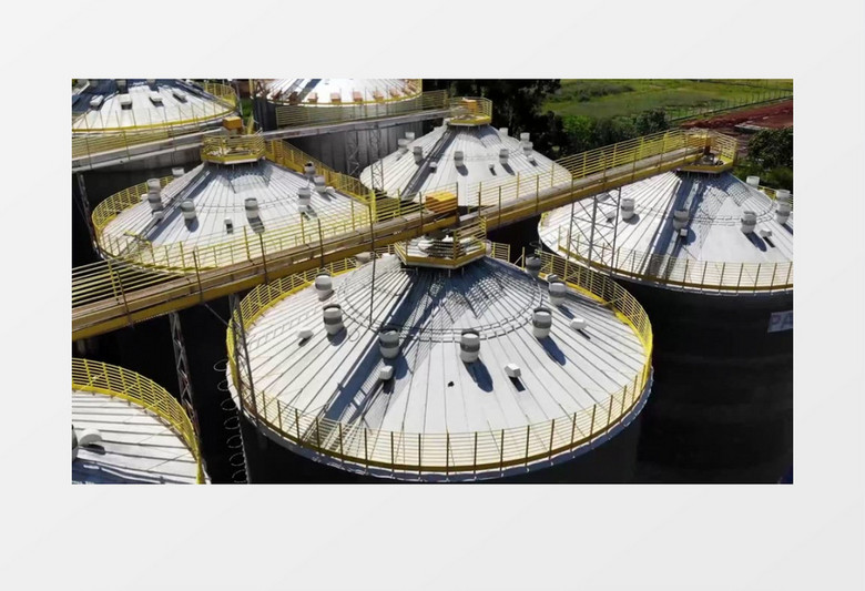 郊区的大型工业设备实拍视频素材