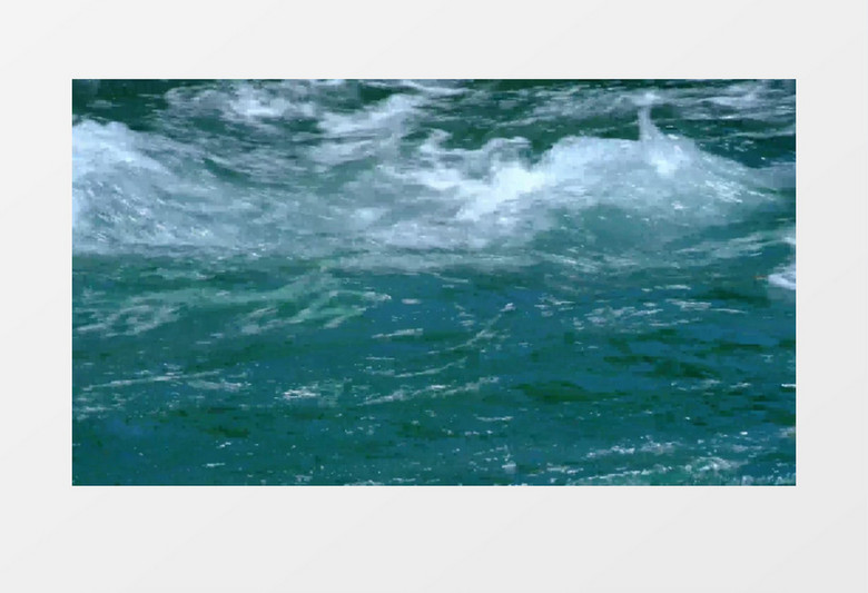急流的水面泛起的浪花实拍视频素材