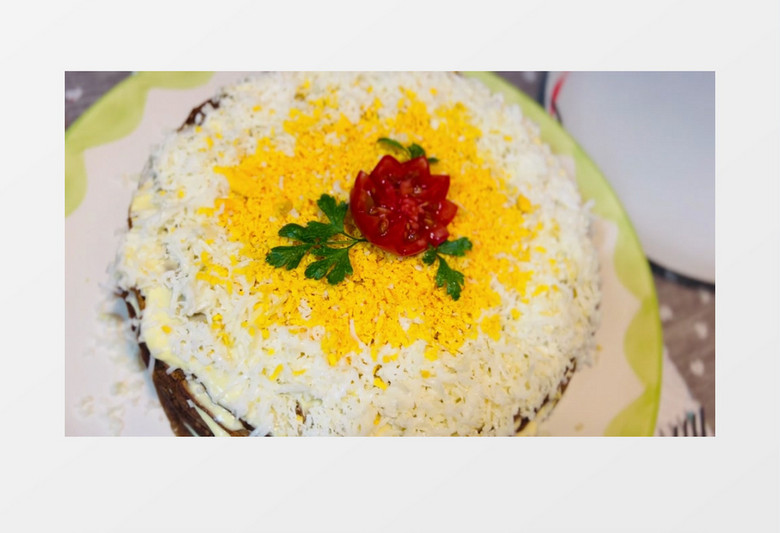 摆盘精致的千层糕点实拍视频素材