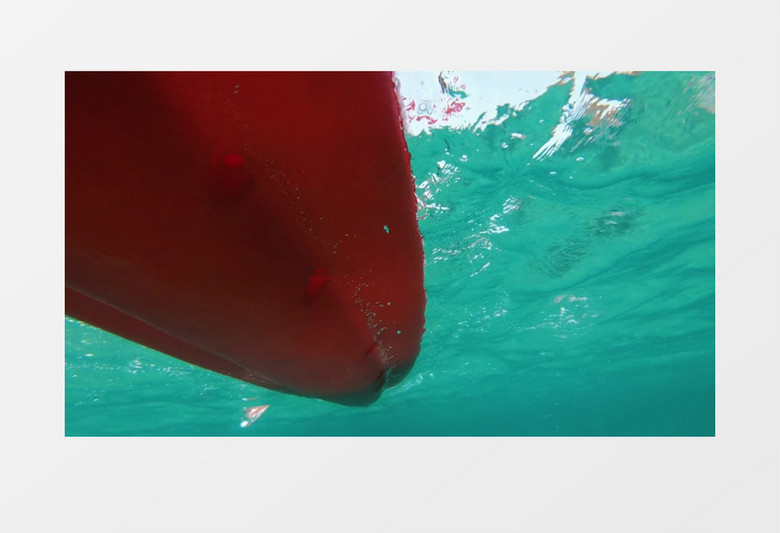 船桨在水中拨动游艇行进的过程实拍视频素材