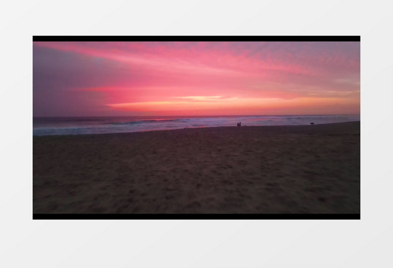 夕阳下的天空和翻涌的海水实拍视频素材