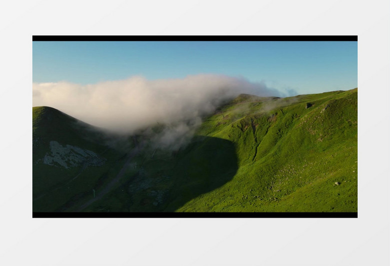 巍峨的山川和升腾的云雾实拍视频素材