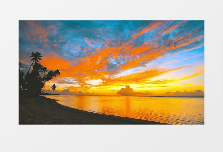 夕阳下的蓝天和湖水实拍视频素材