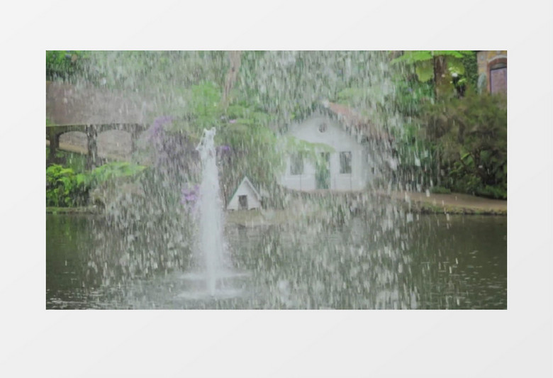水面上的喷泉涌起的水柱实拍视频素材