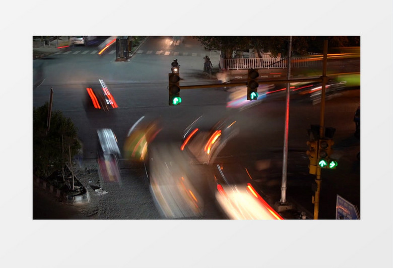 延时拍摄路口夜晚车辆灯光流实拍视频素材
