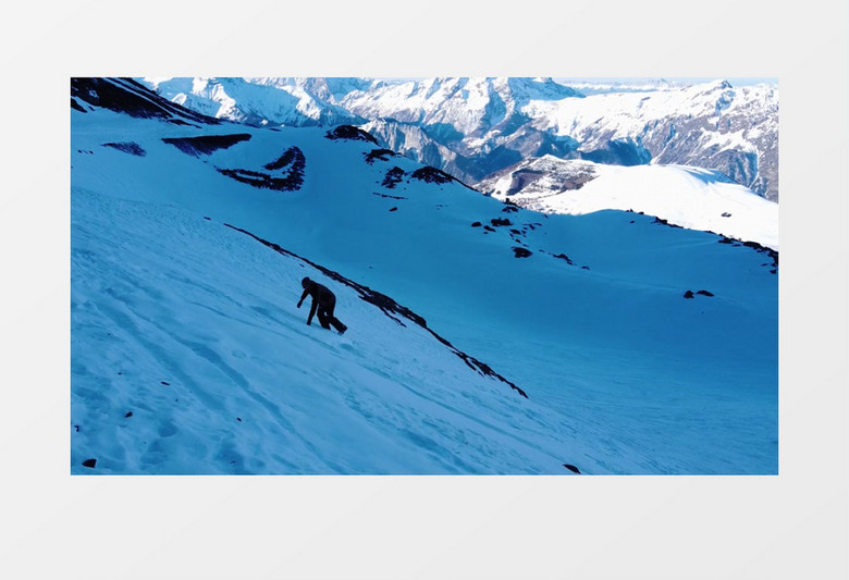 登山爱好者在雪山上攀登实拍视频素材