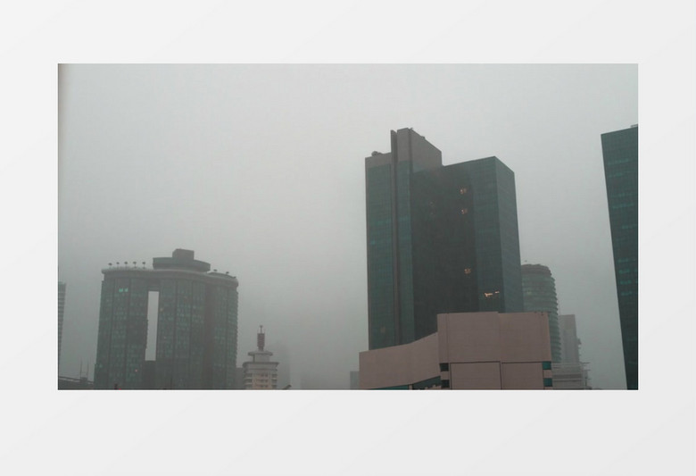 延时拍摄风雨中的城市高楼建筑实拍视频素材