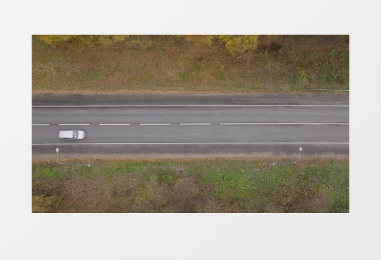 两辆汽车交叉行驶过道路实拍视频素材