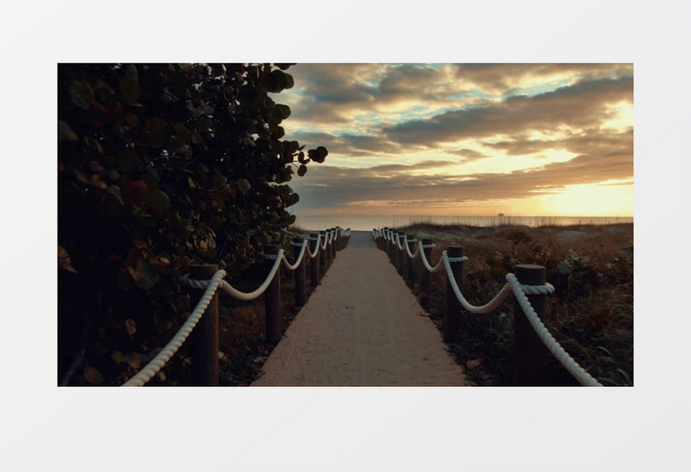 镜头穿过桥梁走向海边实拍视频素材实拍视频素材