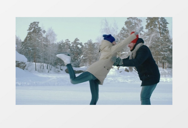女人在滑冰冲向男友怀中实拍视频素材