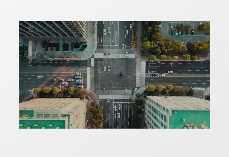 航拍城市十字路口的交通状况实拍视频素材