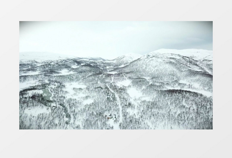 航拍被冰雪覆盖的丛林和山川实拍视频素材