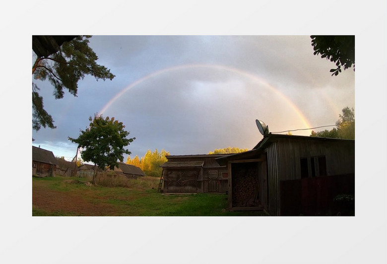 雨后村庄上空出现一道彩虹实拍视频素材