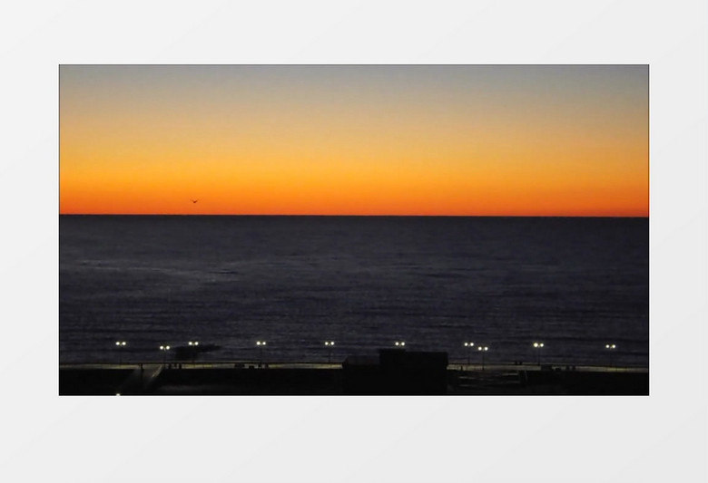 落日余晖与海平面相辉映实拍视频素材