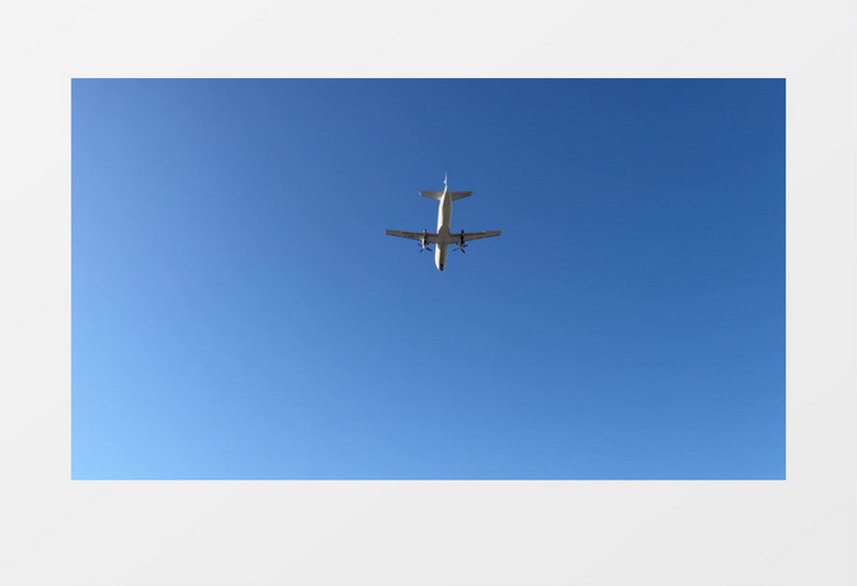 天空中呼啸而过的飞机实拍视频素材