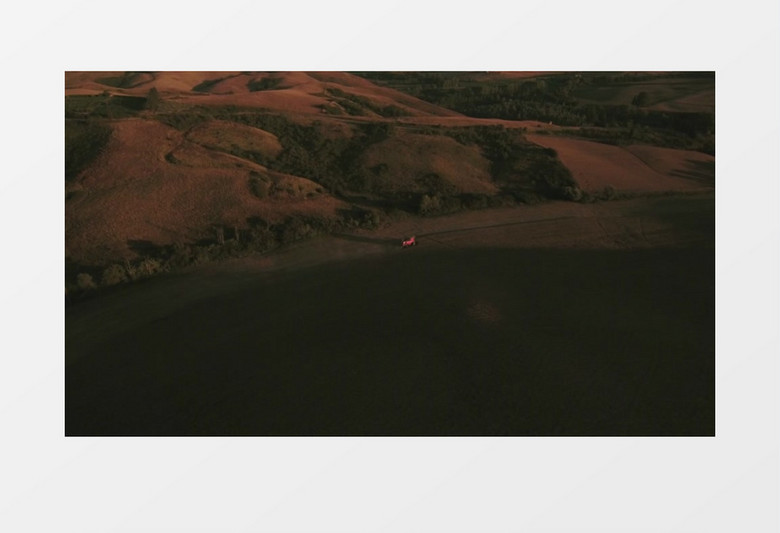 上方拍摄拖机耕地实拍素材