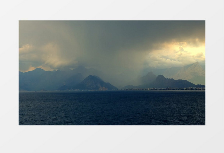 云雾缭绕江面实拍素材