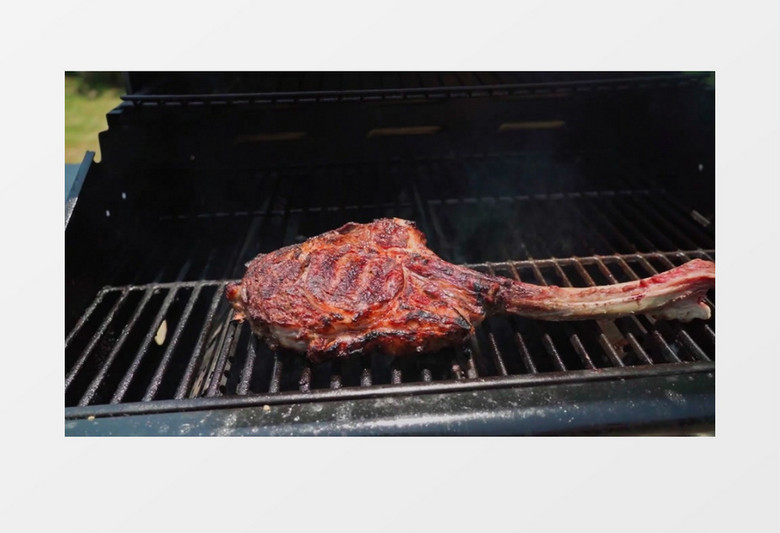 油滋滋的战斧牛排实拍素材