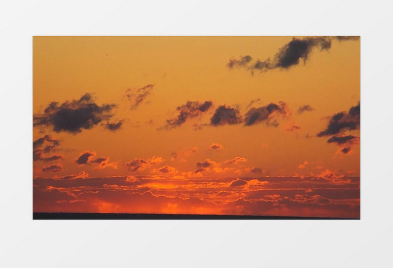 火烧云与海面连为一体实拍视频