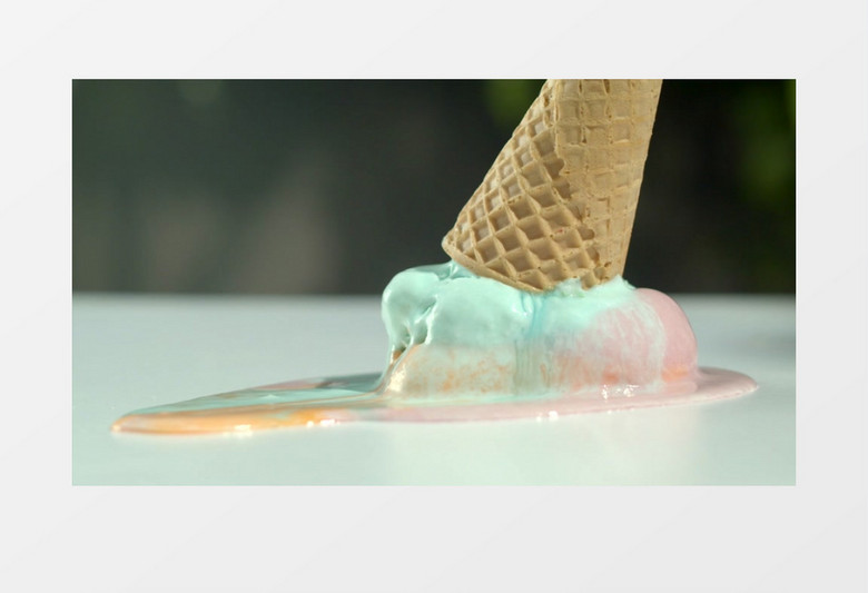 冰淇淋掉落在桌上实拍视频