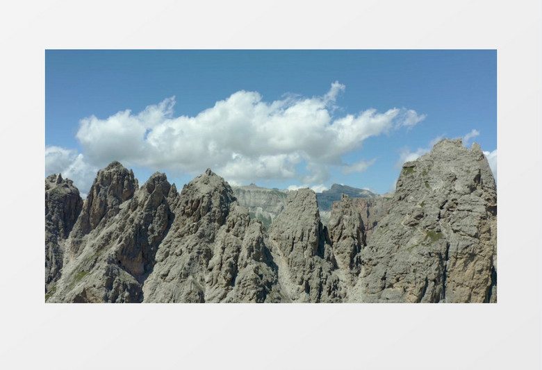 山顶上层云层实拍视频