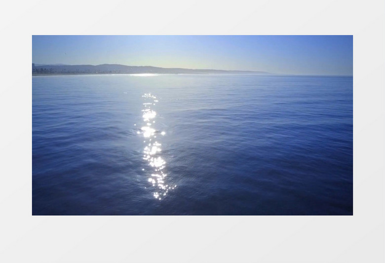 夏日海面波光粼粼实拍视频